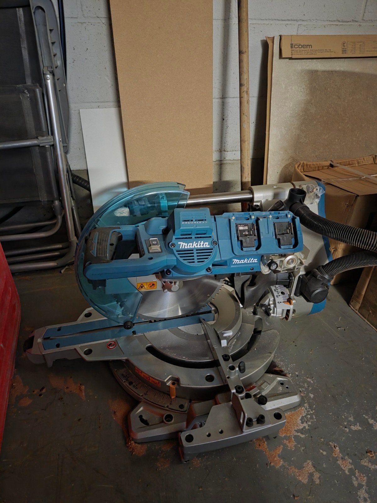 Makita DLS211 36V Afkortzaag - Zo goed als nieuw, Ophalen, 70 mm of meer, Zo goed als nieuw, Makita