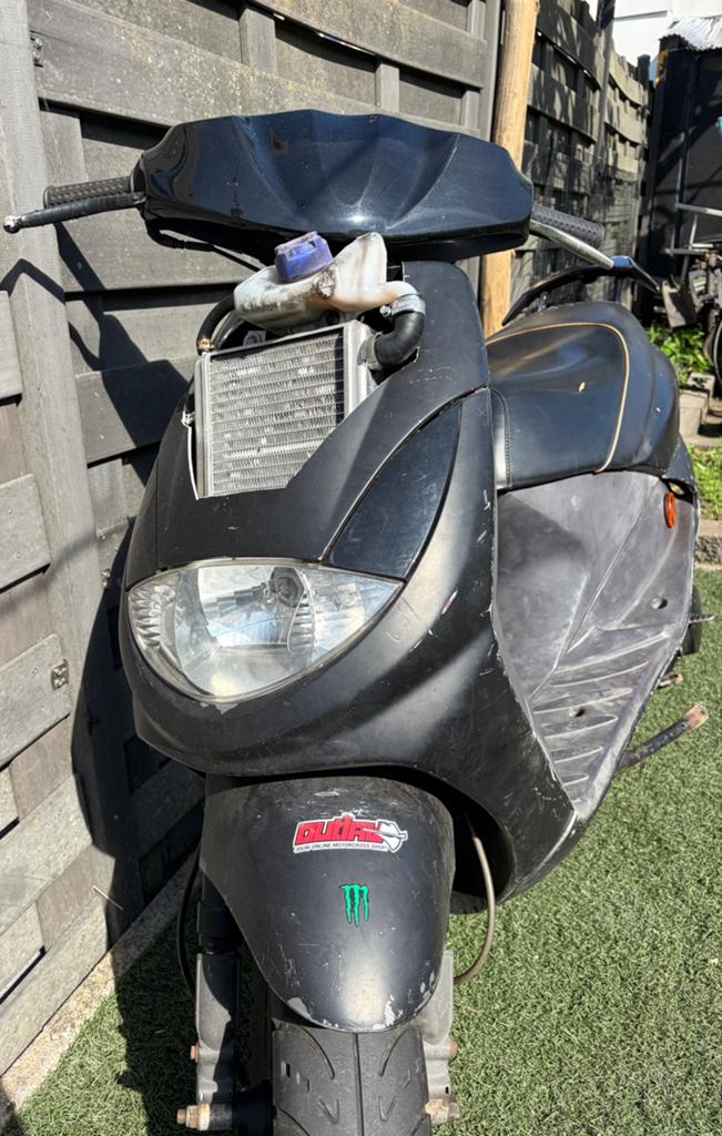 Peugeot Vivacity 70cc , zwarte cross, Malossi mhr LC,(snor), Ophalen, Gebruikt, 70 cc, Benzine