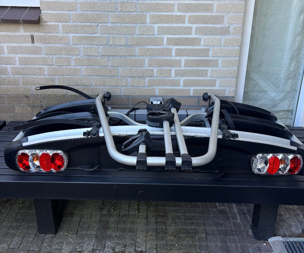Volvo/Thule fietsendrager trekhaak, Auto diversen, Fietsendragers, Zo goed als nieuw, Trekhaakdrager, 2 fietsen, Ophalen