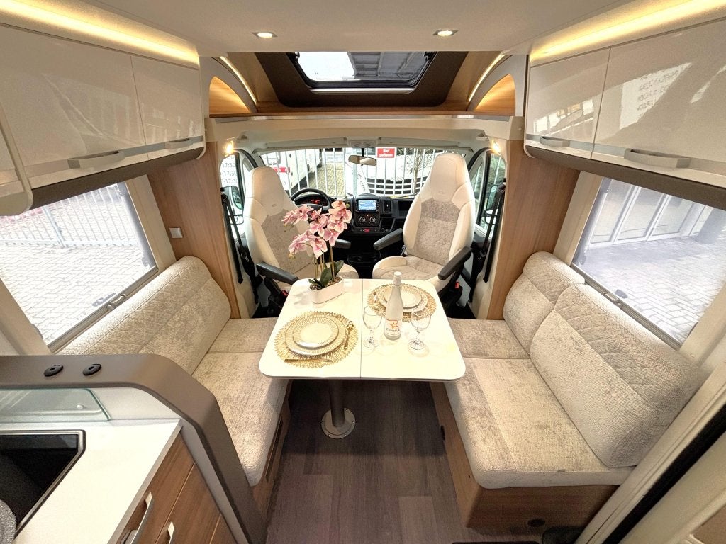 Adria Matrix 670 DL Plus ENKELE BEDDEN HEFBED FACE TO FACE, 7 tot 8 meter, Bedrijf, Adria, 7 tot 8 meter