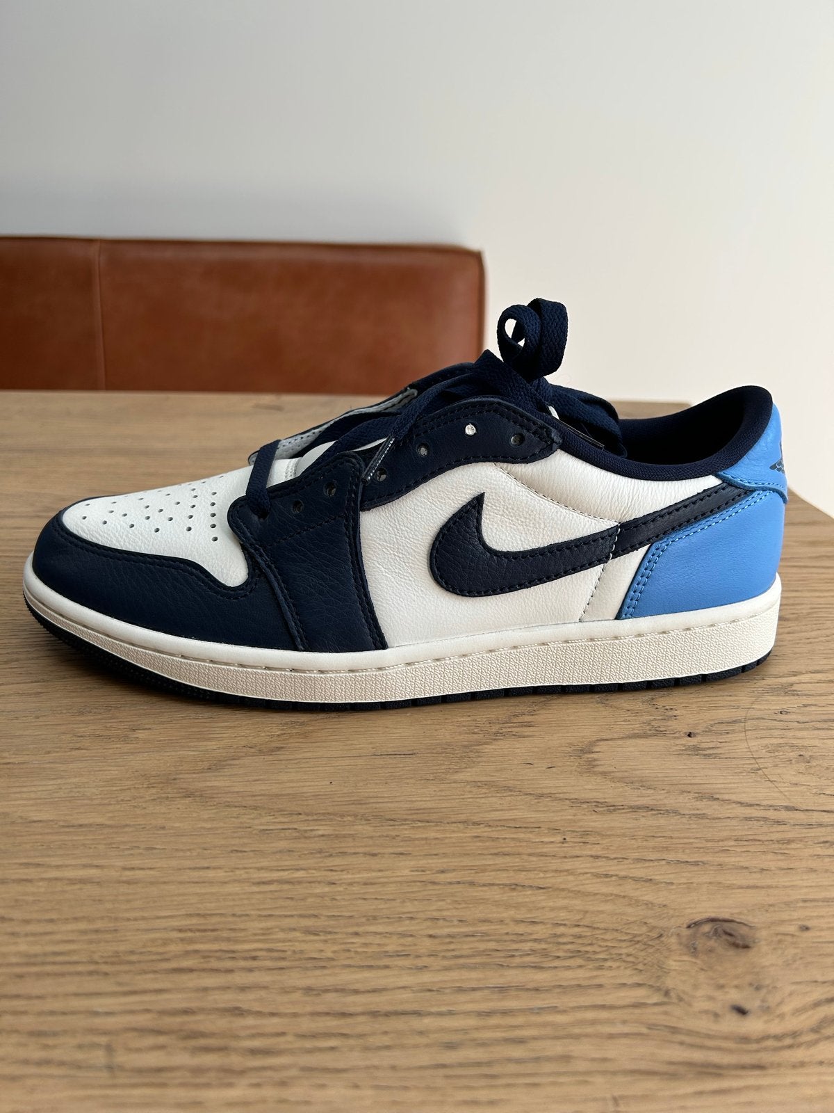 Nike Air Jordan 1 Low OG UNC - maat 43, Ophalen of Verzenden, Zo goed als nieuw, Blauw, Sneakers of Gympen