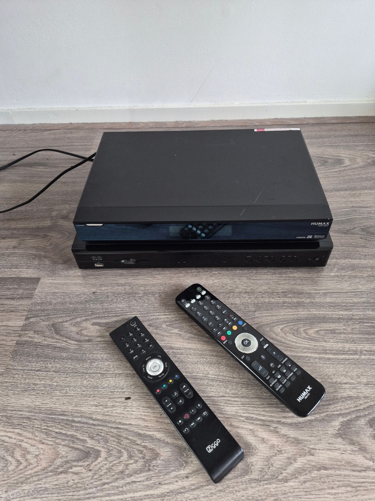 Humax en Cisco harddiskrecorder/tv decoder met afstandsbedie, Audio, Tv en Foto, Ophalen, Gebruikt, Harddiskrecorder