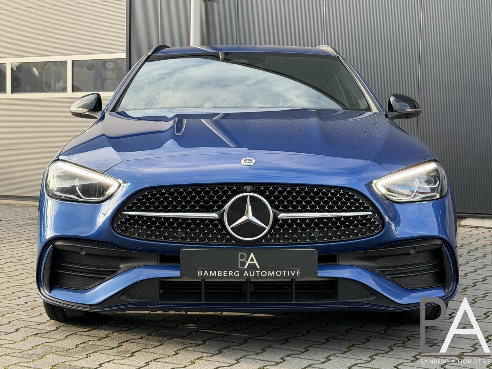 Mercedes C-klasse Estate 300 e AMG trekhaak|Burmester|360, Auto's, Automaat, Dealer onderhouden, Achterwielaandrijving, Gebruikt