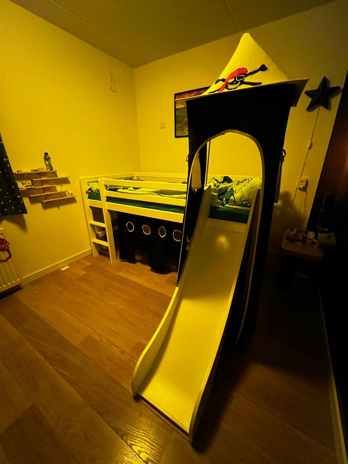 Hoogslaper Piraat met glijbaan en gordijn, Ophalen, Gebruikt, Hoogslaper, Minder dan 160 cm