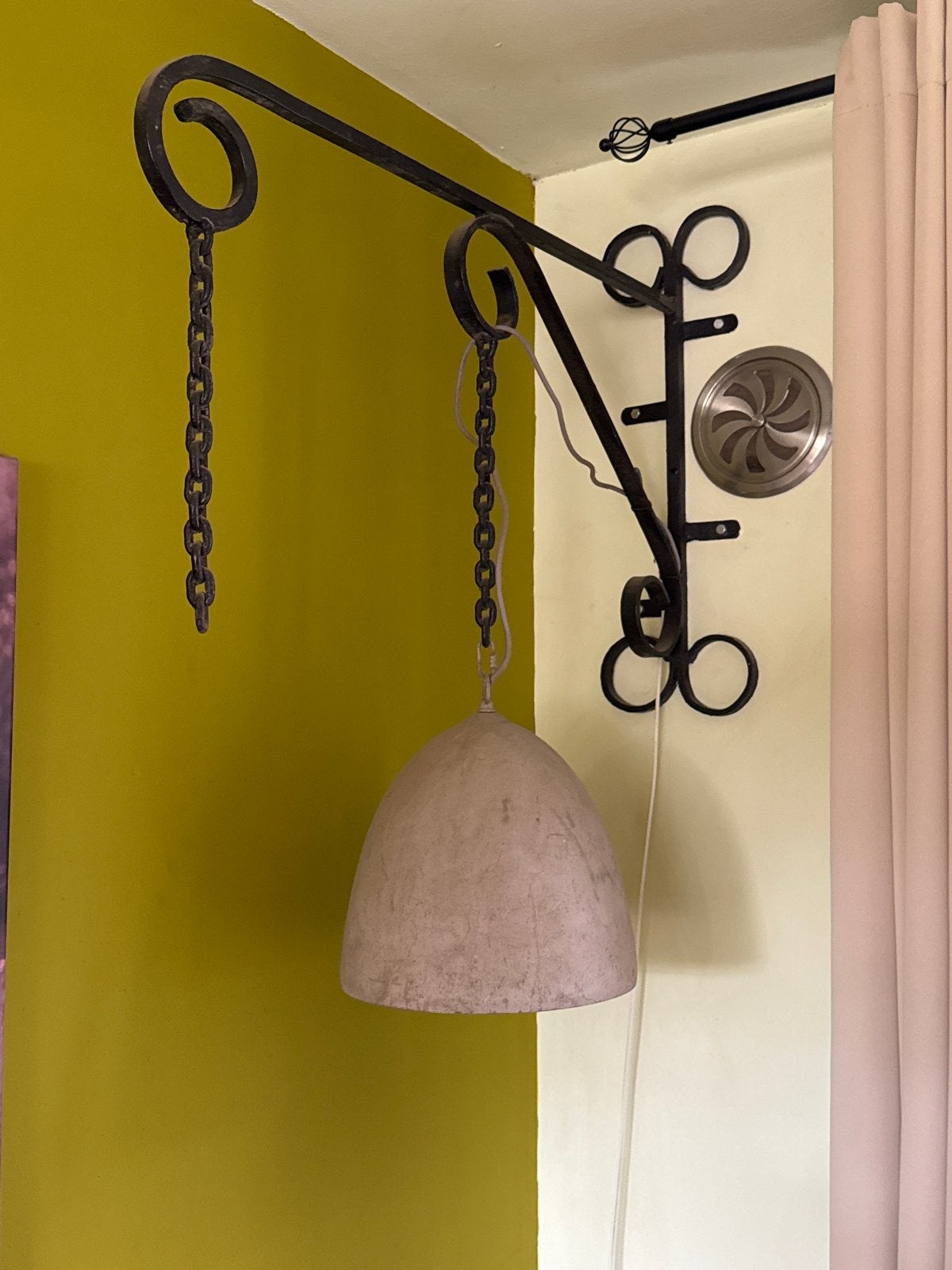 Vintage smeedijzeren wandlamp met betonnen kap, Ophalen, Gebruikt, Metaal, Overige fittingen