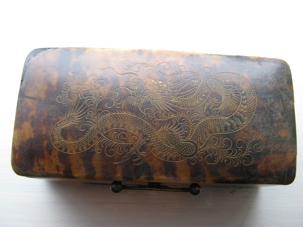 Antieke Doos van Schildpad  ( Indonesie ? ), Antiek en Kunst, Verzenden