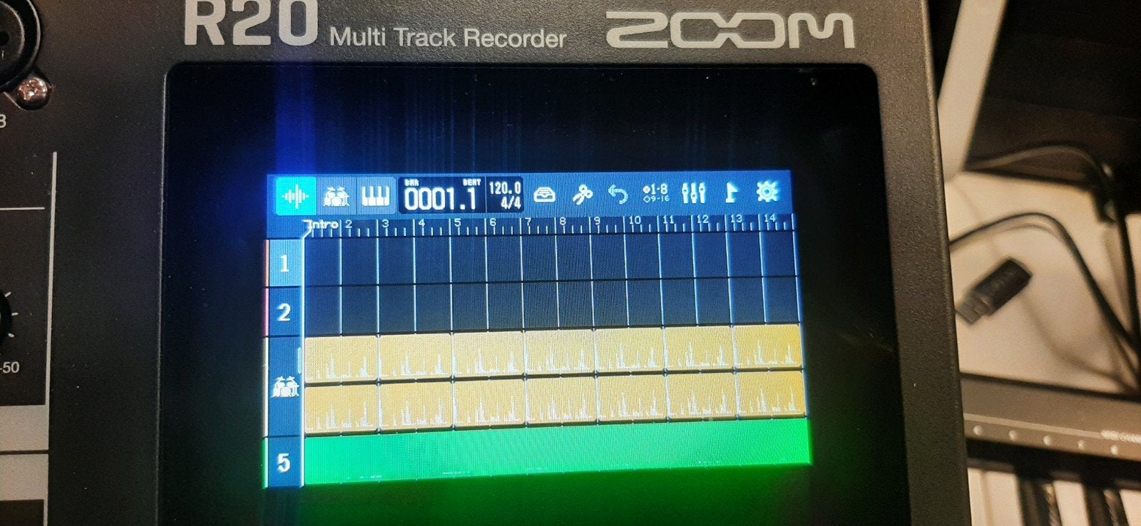 Zoom R20 Multi Track Recorder, Ophalen of Verzenden, Zo goed als nieuw, 20 kanalen of meer, Microfooningang