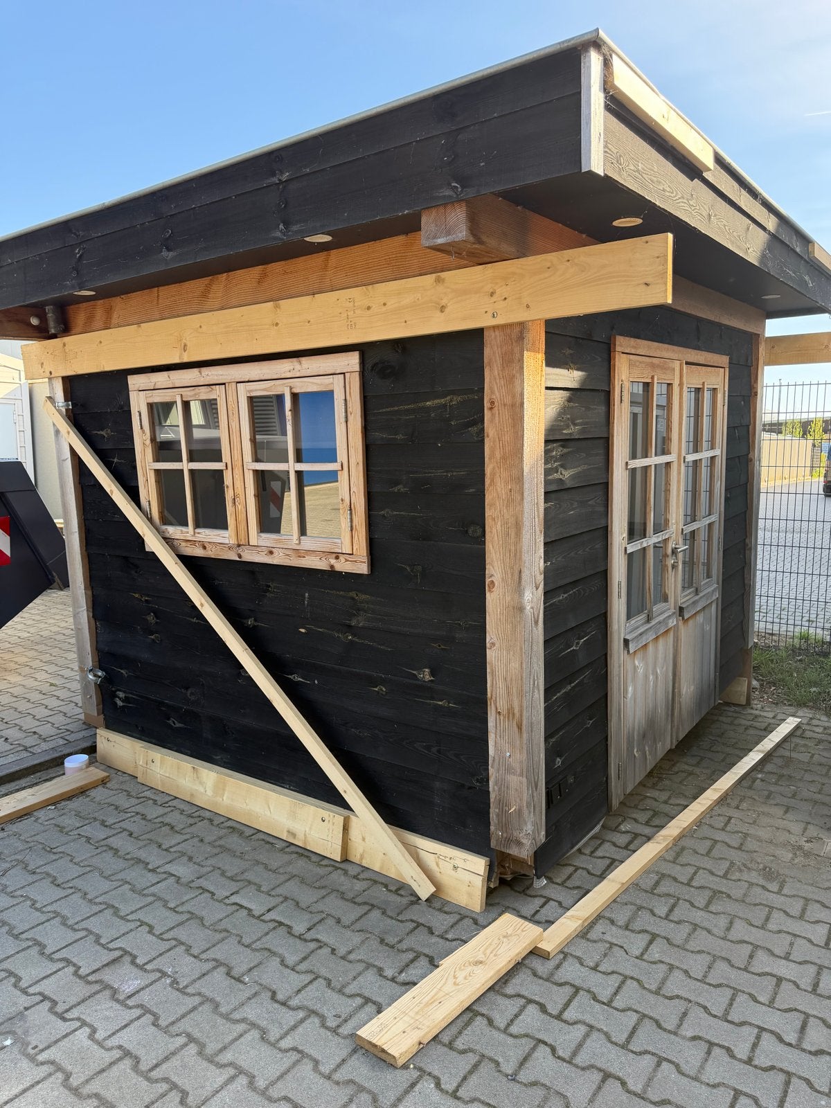 Geisoleerd douglashouten tuinhuis met pvc vloer en airco, Gebruikt, Schuur, Minder dan 200 cm, 2 ramen