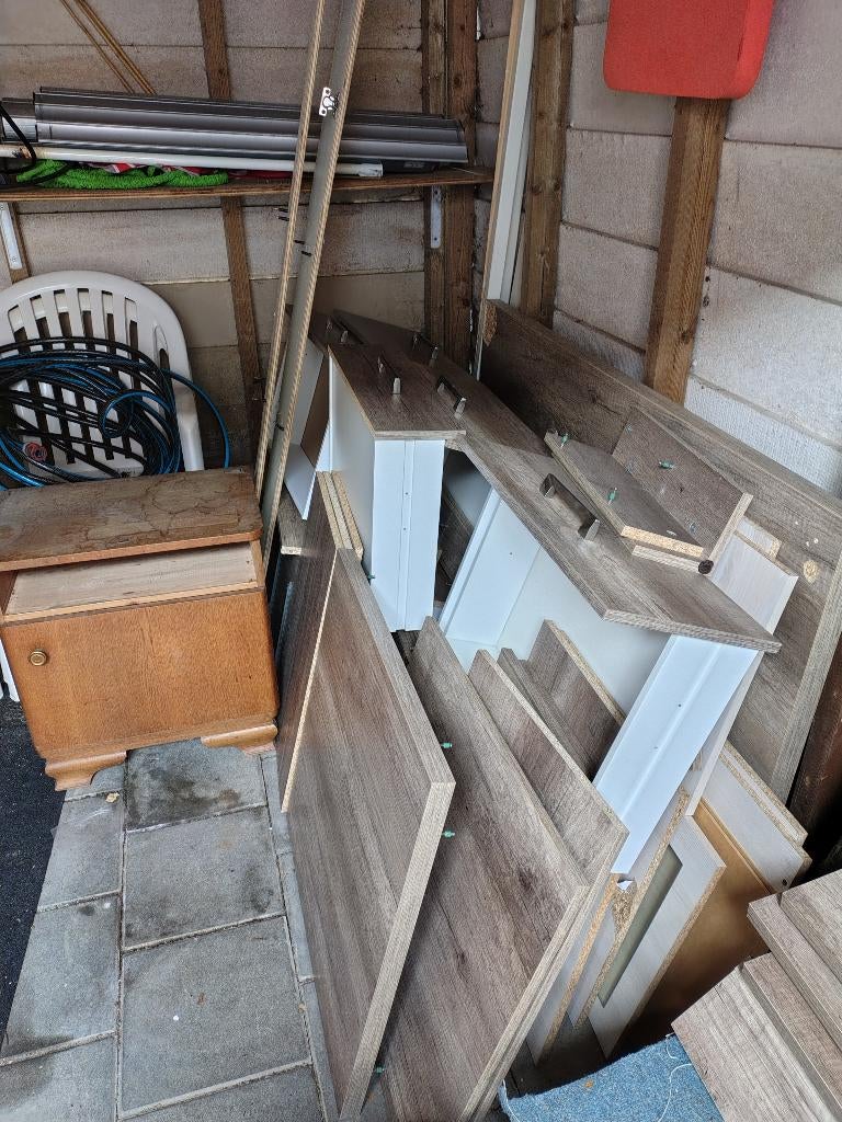 Gratis hout en schappen plus 2 kastdeuren met grote spiegel, Huis en Inrichting, Woonaccessoires | Spiegels, Ophalen, Gebruikt