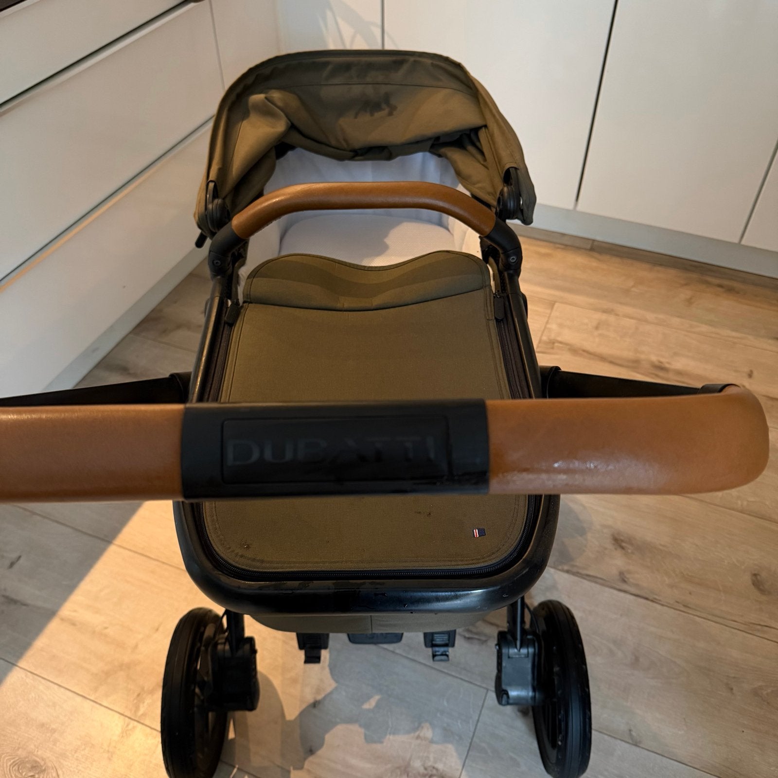 Foto 3 van Dubatti One E3 Cognac Army Green kinderwagen met accessoires