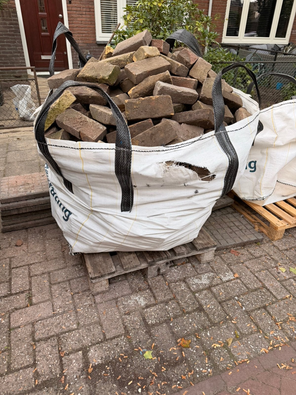 Moet weg: Ca. 5 m² oude gebakken waaltjes – volle bigbag, Ophalen, Gebruikt, 5 tot 10 m², Klinkers