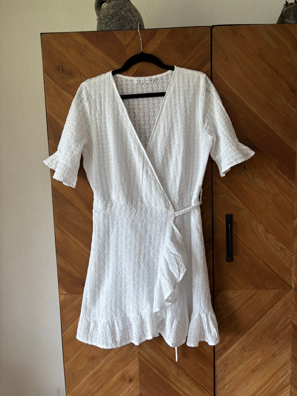 Als Nieuw! Mooie Jurk van By Clara Paris . Maat M/L, Maat 38/40 (M), Wit, Ophalen of Verzenden, Zo goed als nieuw