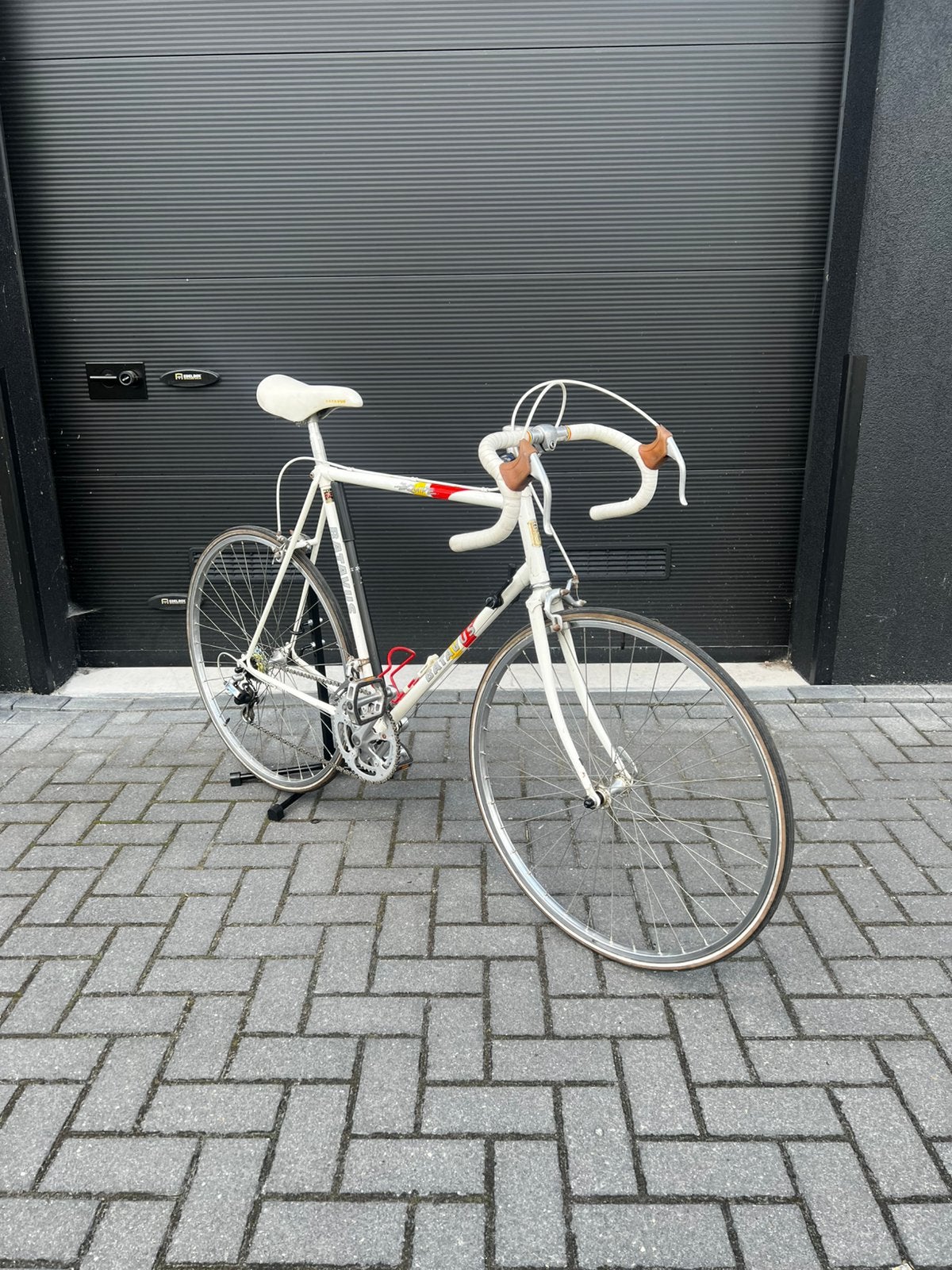 NIEUWE AANDRIJVING Batavus equiqe racefiets wit nette staat!, 28 inch, Velgrem, Batavus, Ophalen of Verzenden