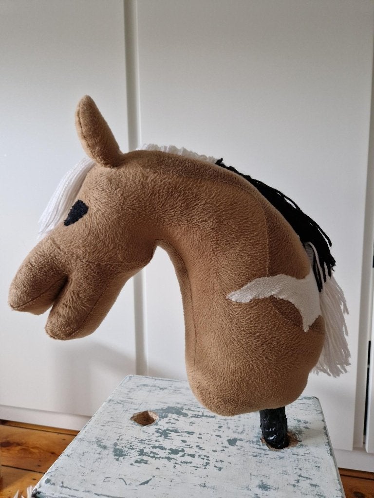 Te Koop Hobby Horse 'Robijn', Ophalen, Zo goed als nieuw