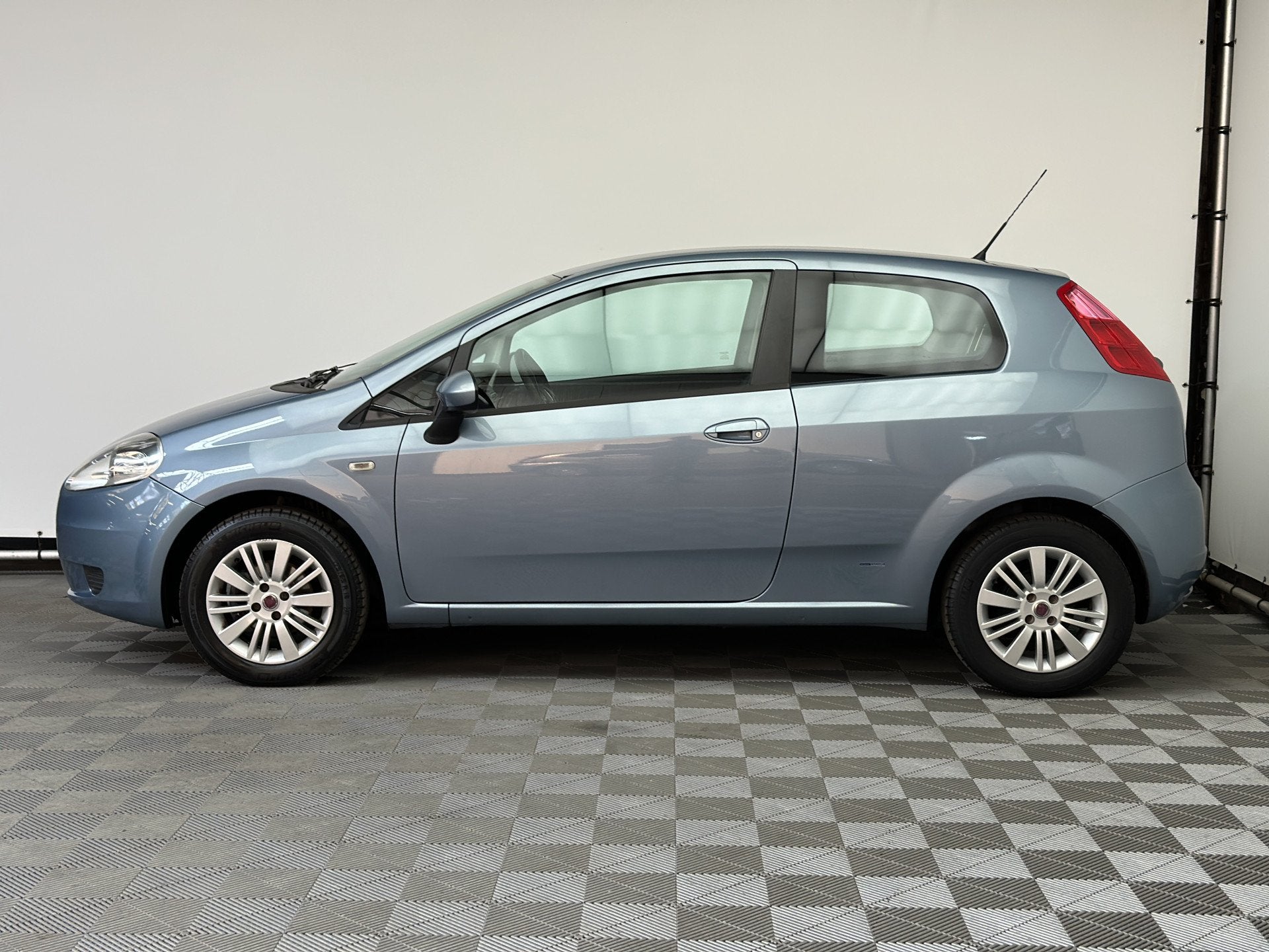 Fiat Grande Punto 1.2 Edizione Lusso 3-drs Airco LM15" NL Au, Auto's, Voorwielaandrijving, Stof, 4 cilinders, Met garantie (alle)