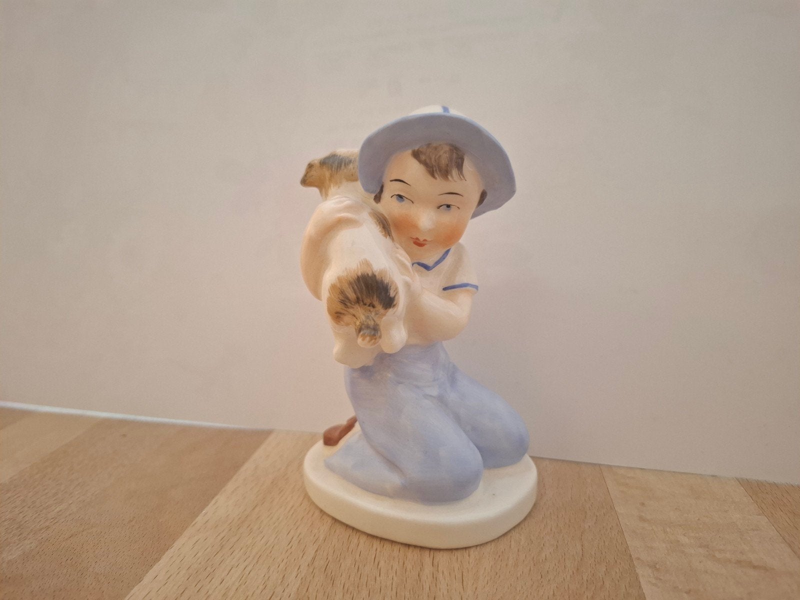 Vintage beeldje jongen met hond - Porselein, Verzamelen, Ophalen of Verzenden, Gebruikt, Mens