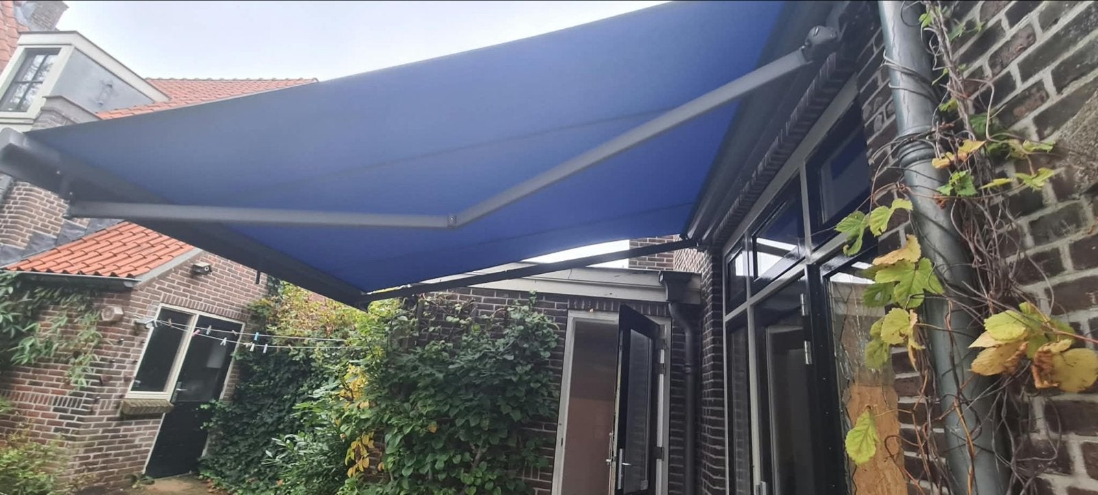 Elektrisch Knikarmscherm/Zonnescherm - Zo goed als nieuw, Elektrisch, Ophalen of Verzenden, Zo goed als nieuw, 150 tot 300 cm