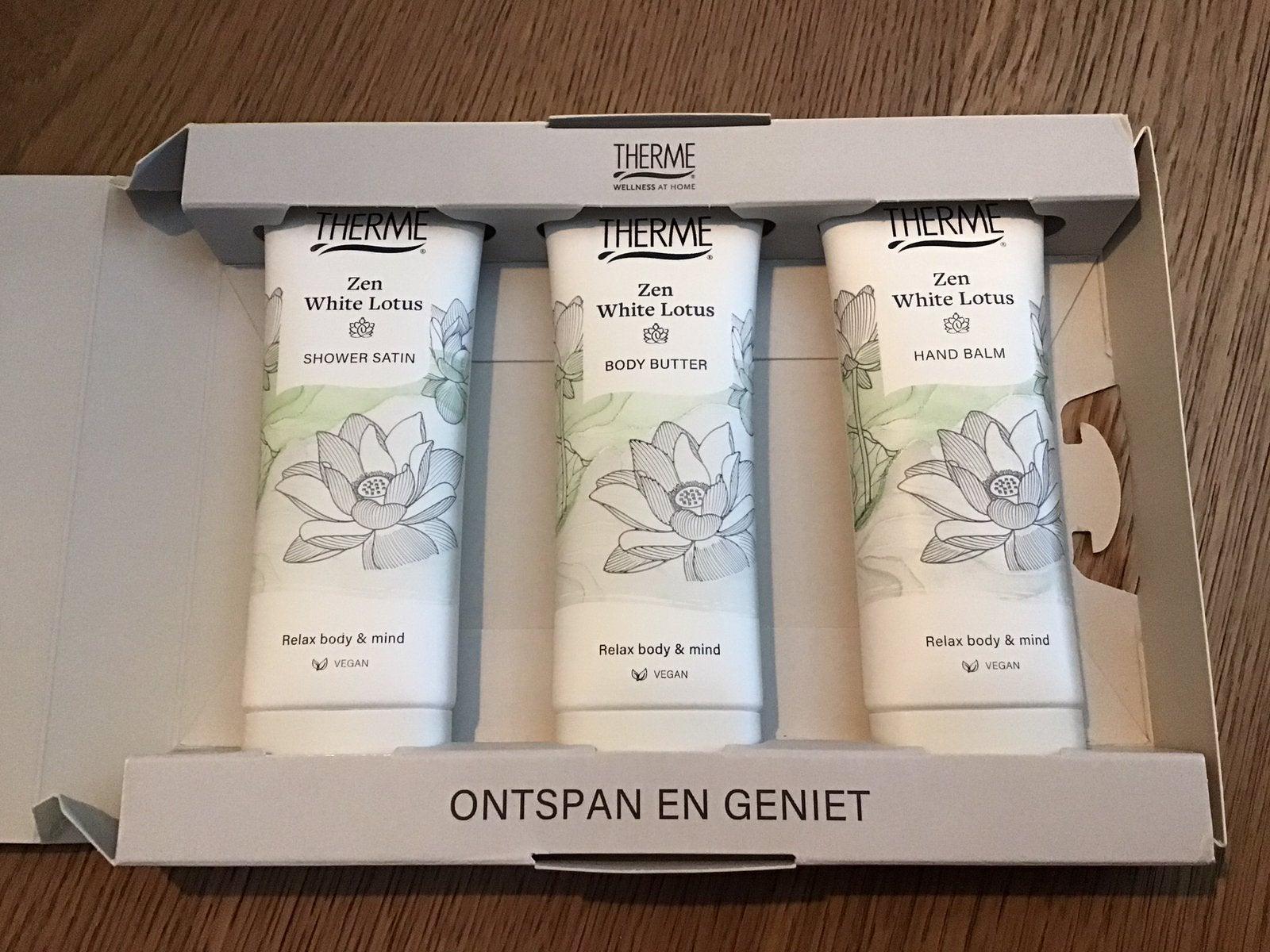 Therme Zen White Lotus Reisset Giftset NIEUW, Ophalen of Verzenden, Nieuw, Bodylotion, Crème of Olie