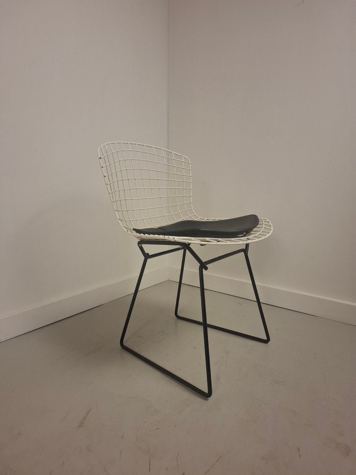 Vintage design stoel Harry Bertoia voor Knoll wire chair, Ophalen of Verzenden, Gebruikt, Zwart, Eén