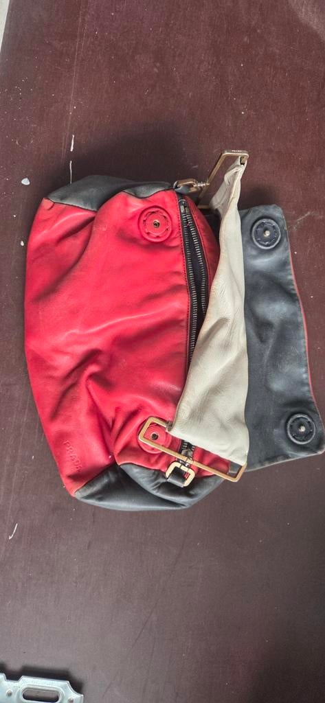 Prada Clutch Rood Zwart Wit Leer, Sieraden, Tassen en Uiterlijk, Tassen | Damestassen, Ophalen, Gebruikt, Rood, Avondtasje