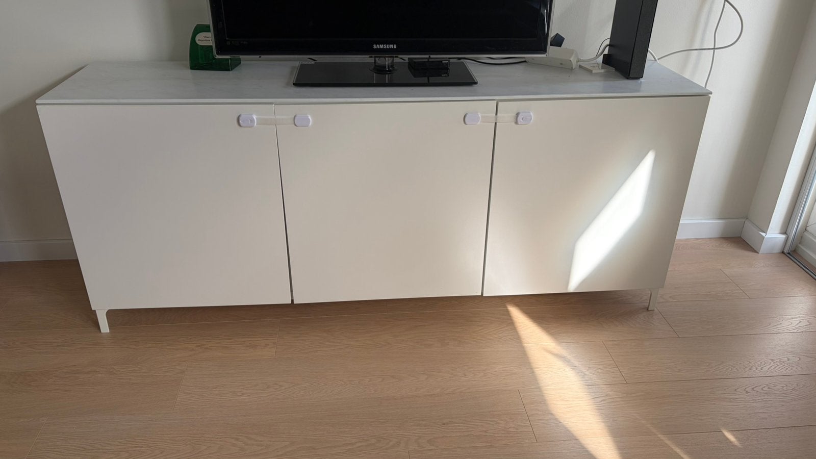 IKEA BESTÅ dressoir / tv-meubel met marmeren bovenblad - Wit, Ophalen, Zo goed als nieuw, 25 tot 50 cm, 150 tot 200 cm