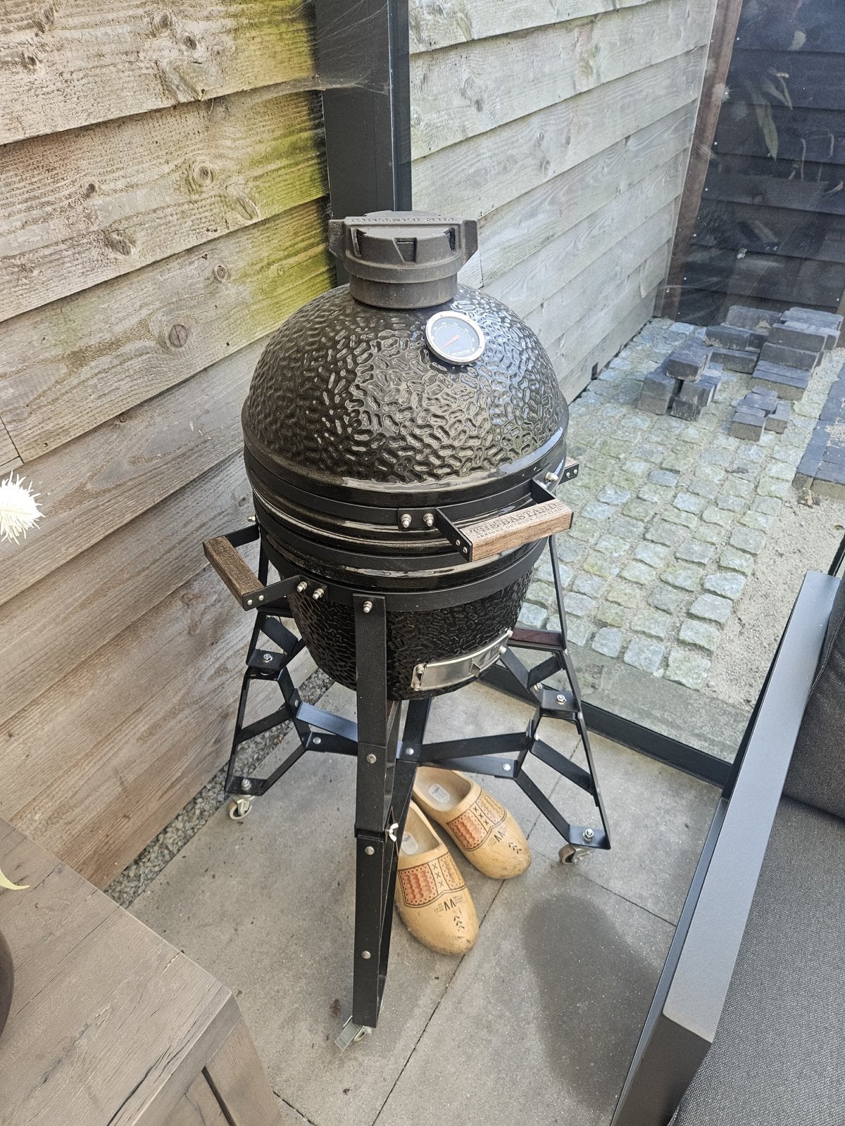 The Bastard Compact Kamado met onderstel en accessoires, Ophalen, Zo goed als nieuw