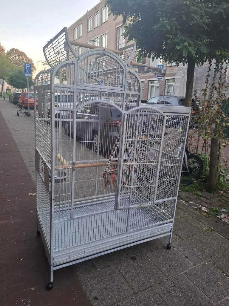 kleine kromsnavels en grote  parkieten en ara vogelkooi, Ophalen, Zo goed als nieuw, Metaal, Vogelkooi