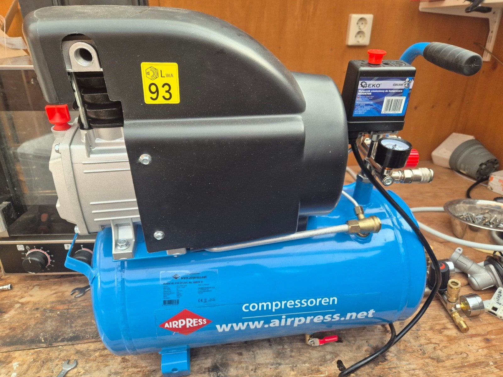 Nieuwe Airpress Compressor HL 310-25 - Nu voor 100 euro!, 6 tot 10 bar, Nieuw, Ophalen of Verzenden, 25 tot 100 liter