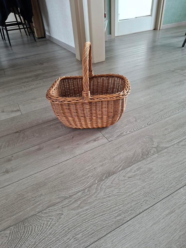 Rotan mand., Ophalen, Zo goed als nieuw, Rond, Riet