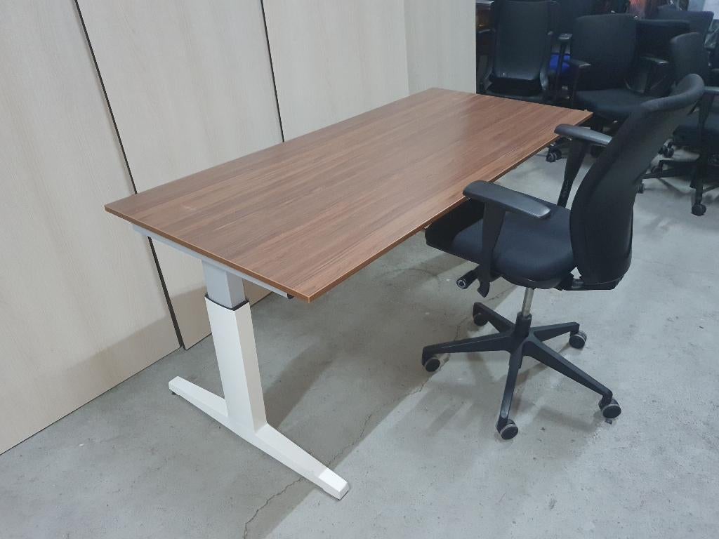 Markant bureau T poot wit (origineel of met nieuw blad), Markant, Ophalen of Verzenden, Zo goed als nieuw, Elzenkade 1, 3992 AD Houten
