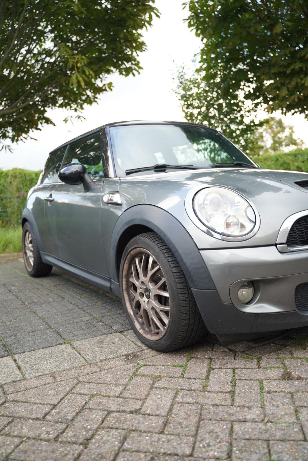 Mini Cooper S 1.6 174pk 2009 Grijs, Auto's, Voorwielaandrijving, Dealer onderhouden, Zwart, 4 cilinders