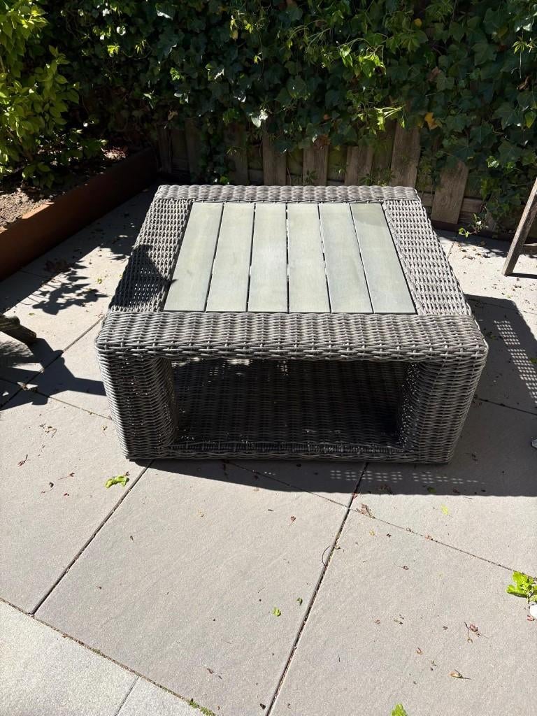 Wicker tafel vlechtwerk mooi intact. Meter x meter x 47 cm, Tuin en Terras, Tuintafels, Ophalen, Gebruikt, Vierkant, Wicker