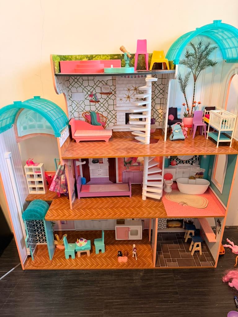 Barbie huis !, Ophalen, Zo goed als nieuw, Poppenhuis