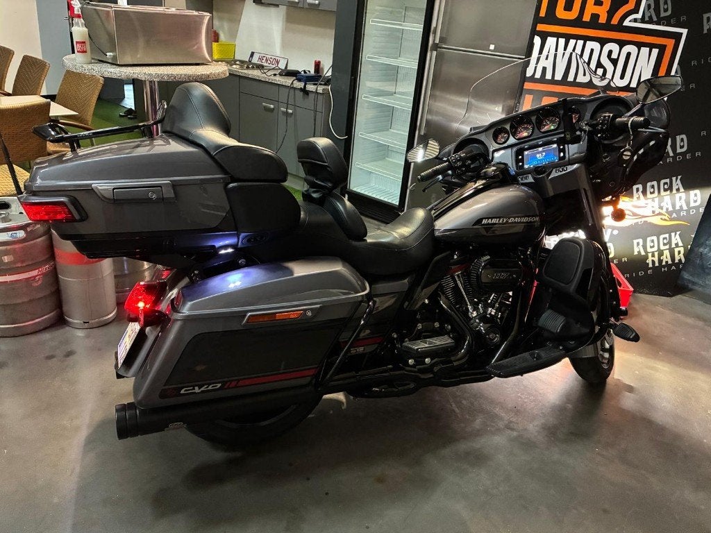 Harley Davidson CVO Ultra Limited (slechts 13.594 km), Ophalen