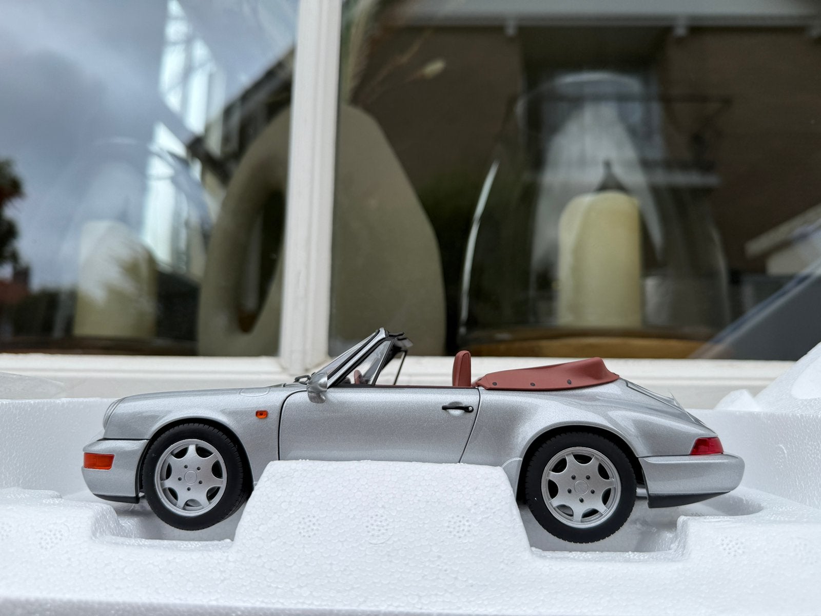 1:18 Porsche 911 964 Carrera 2 Cabrio zilver 1990 Norev, Hobby en Vrije tijd, Auto, Norev, 70-72 Av. de Bohlen, Vaulx-en-Velin, 69120, France
