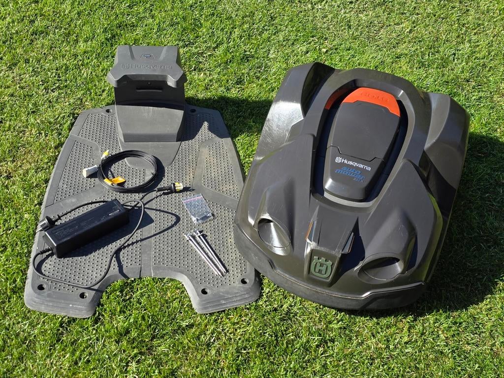 Husqvarna Automower 330x/430x robotmaaier met GPS werkend, Ophalen, Gebruikt, Husqvarna