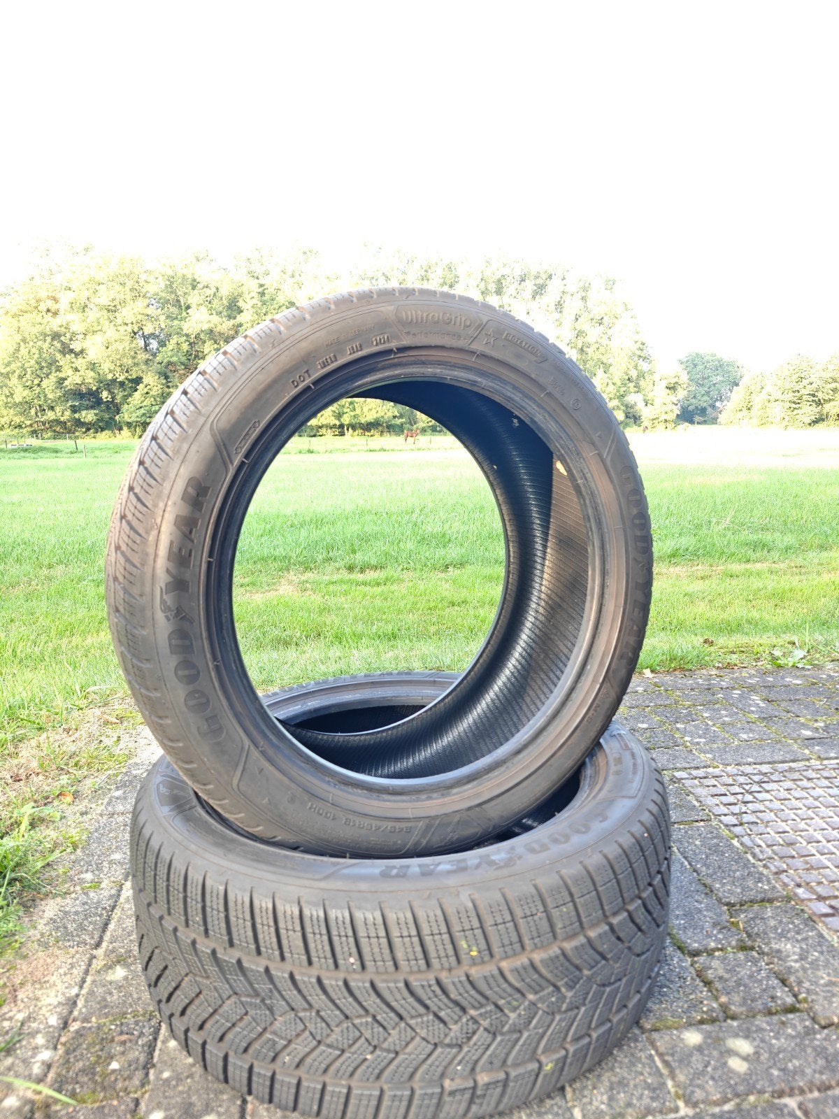 245 45 18 Goodyear Winterbanden (2 stuks), Auto-onderdelen, Ophalen, 18 inch, Winterbanden, Band(en)