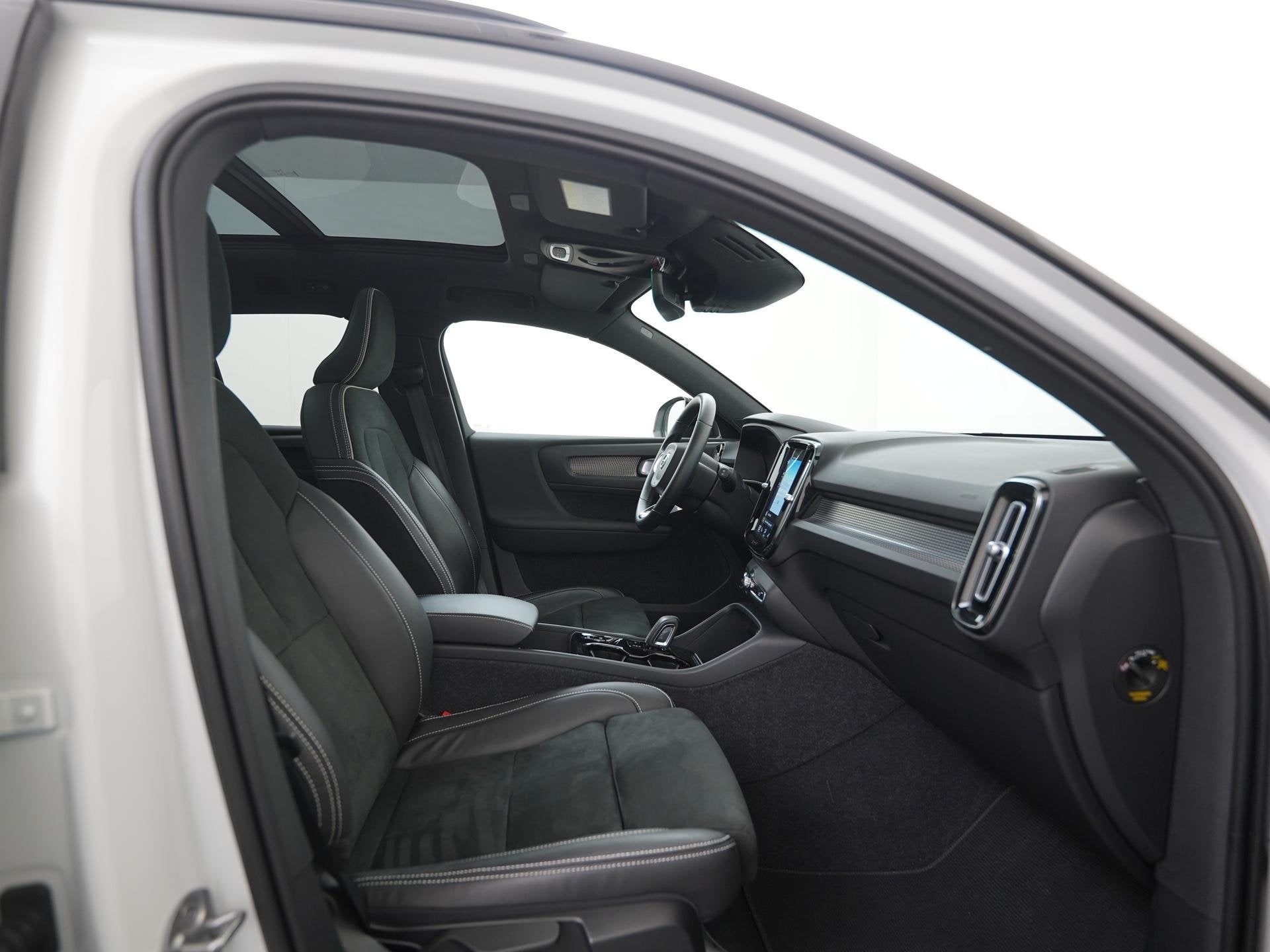 Volvo XC40 1.5 T5 Recharge R-Design | Trekhaak | Harman/Kard, Euro 6, 1712 kg, Leder en Stof, Wit