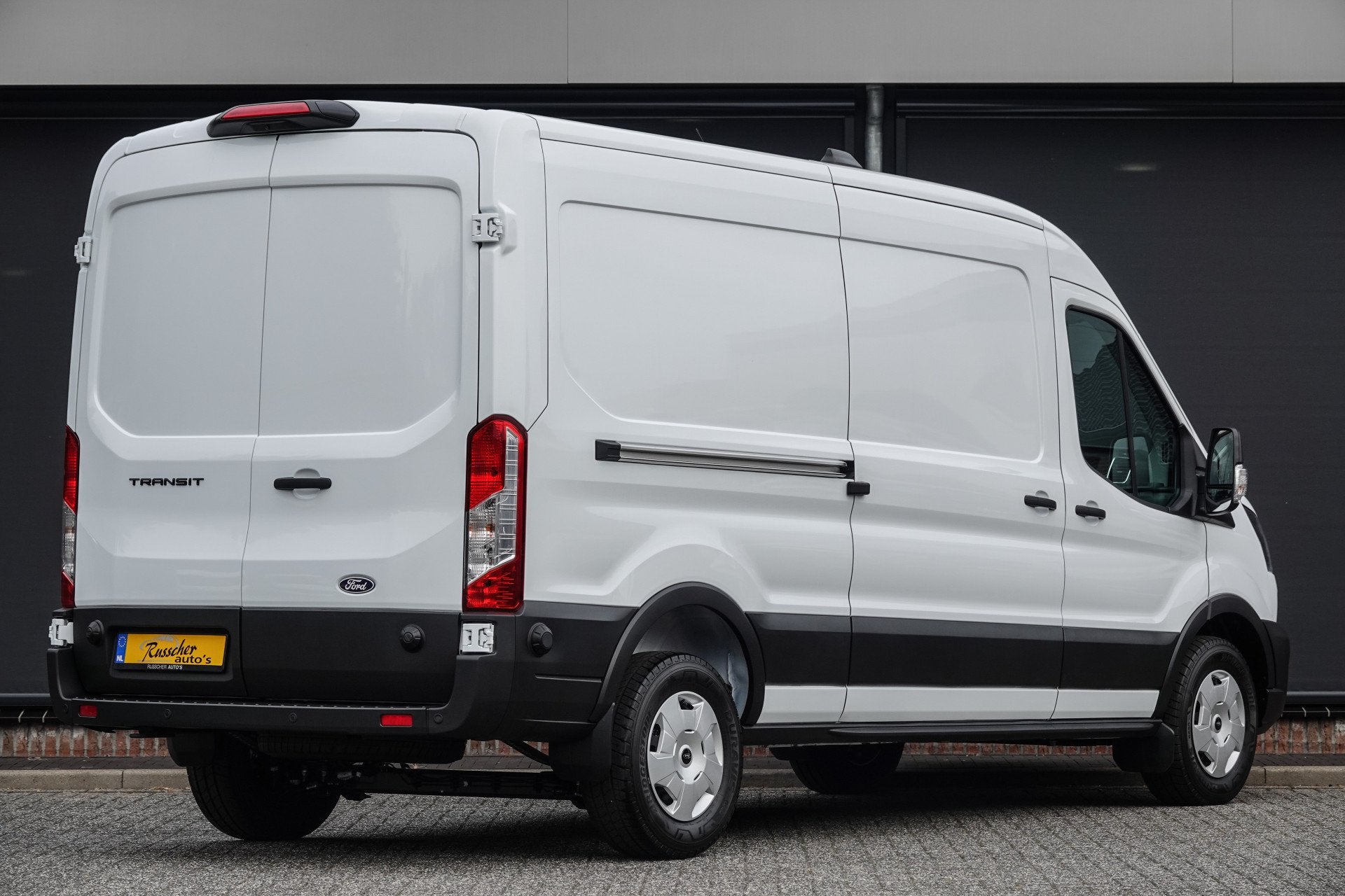 Ford Transit L3H2 2.0Tdci 130Pk | 350 | Trend | Virtual Cock, Voorwielaandrijving, 12 maanden, Stof, Zwart