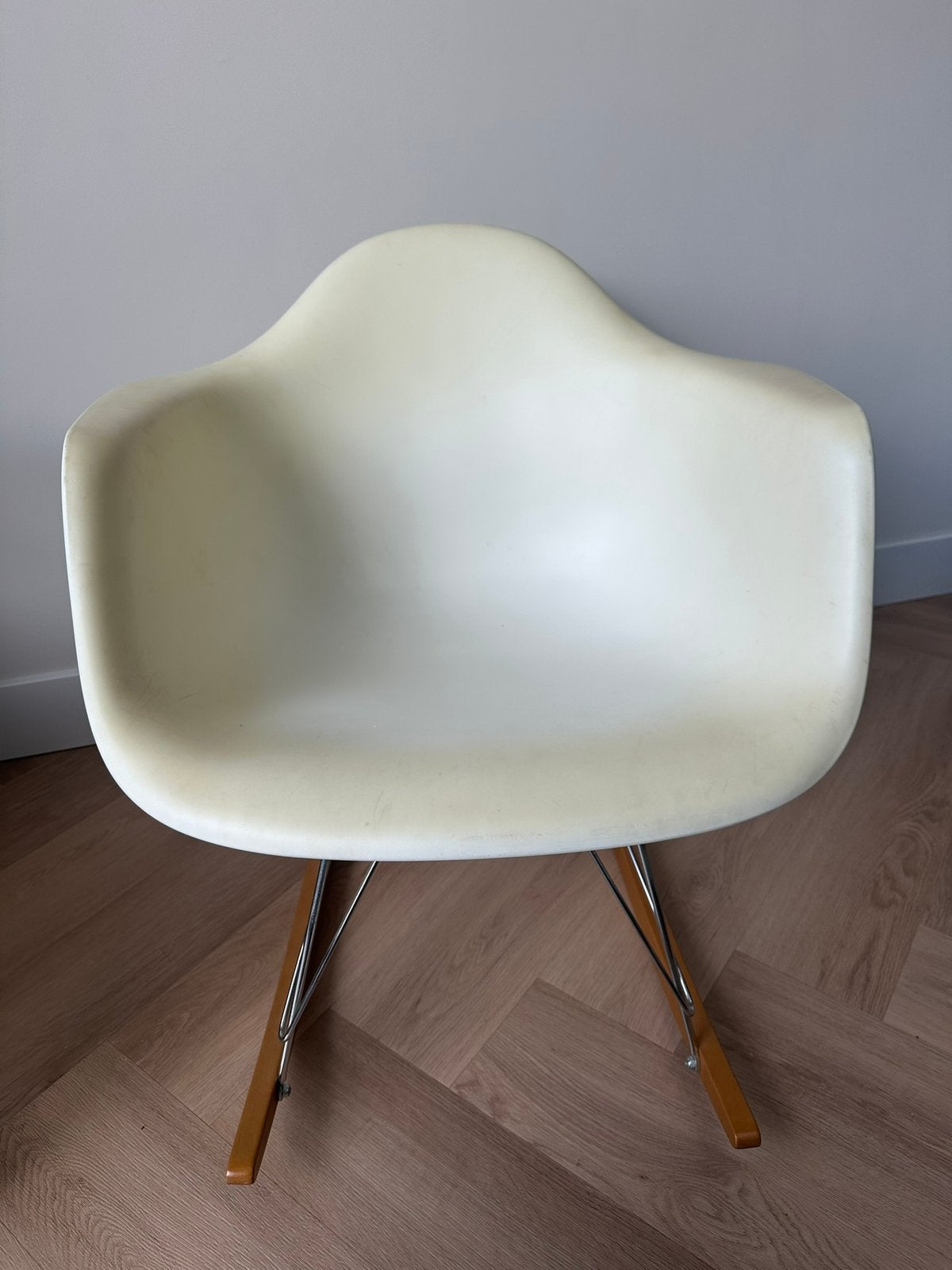 Originele Vitra Eames RAR schommelstoel – wit, Gebruikt, Wit, Design, Eén