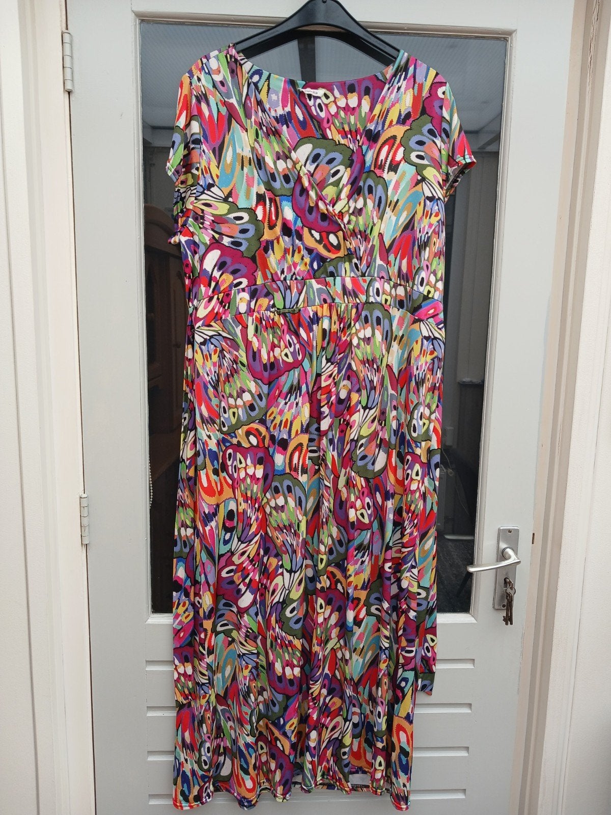 Kleurrijke maxi-jurk met vlinderprint, Kleding | Dames, Maat 42/44 (L), Zo goed als nieuw, Paprika, Onder de knie