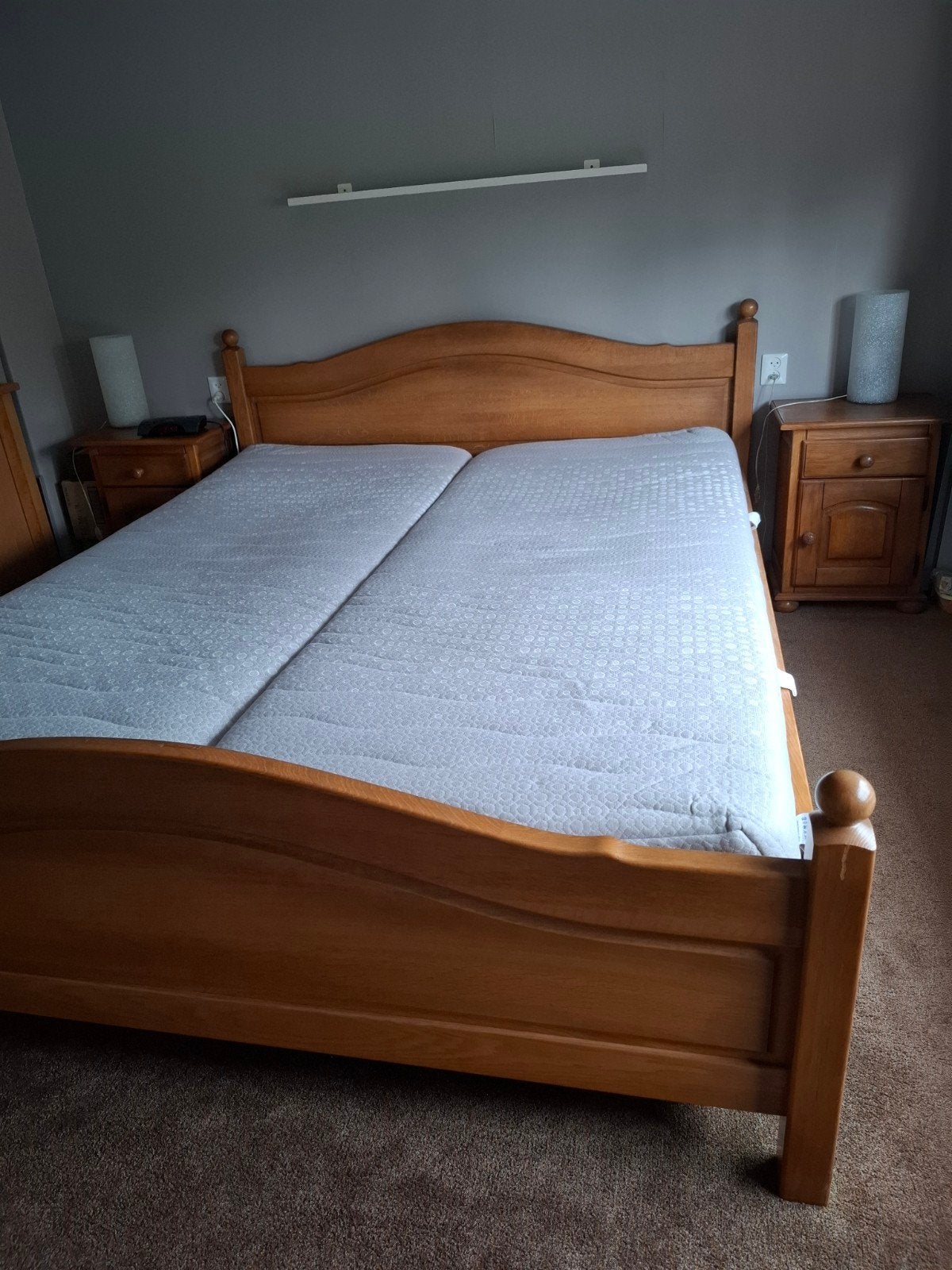 Oisterwijk eiken bed 180 x 220 met lattenbodems/matrassen, Ophalen, Gebruikt, Bruin, Tweepersoons