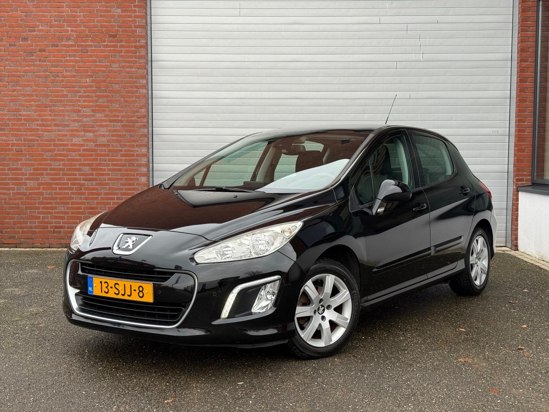 Peugeot 308 1.6 VTi Première| PANO| NEW APK| TREKHAAK| NAP, Voorwielaandrijving, Euro 5, Stof, 4 cilinders