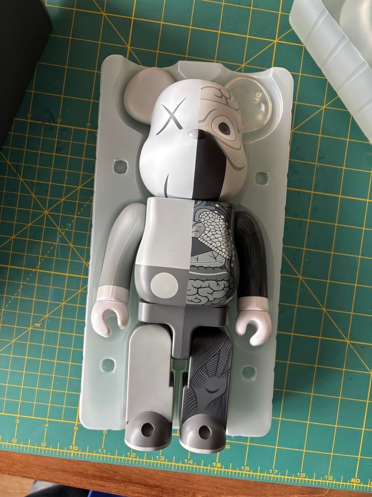 KAWS Bearbrick Dissected 400% Grey, Ophalen of Verzenden