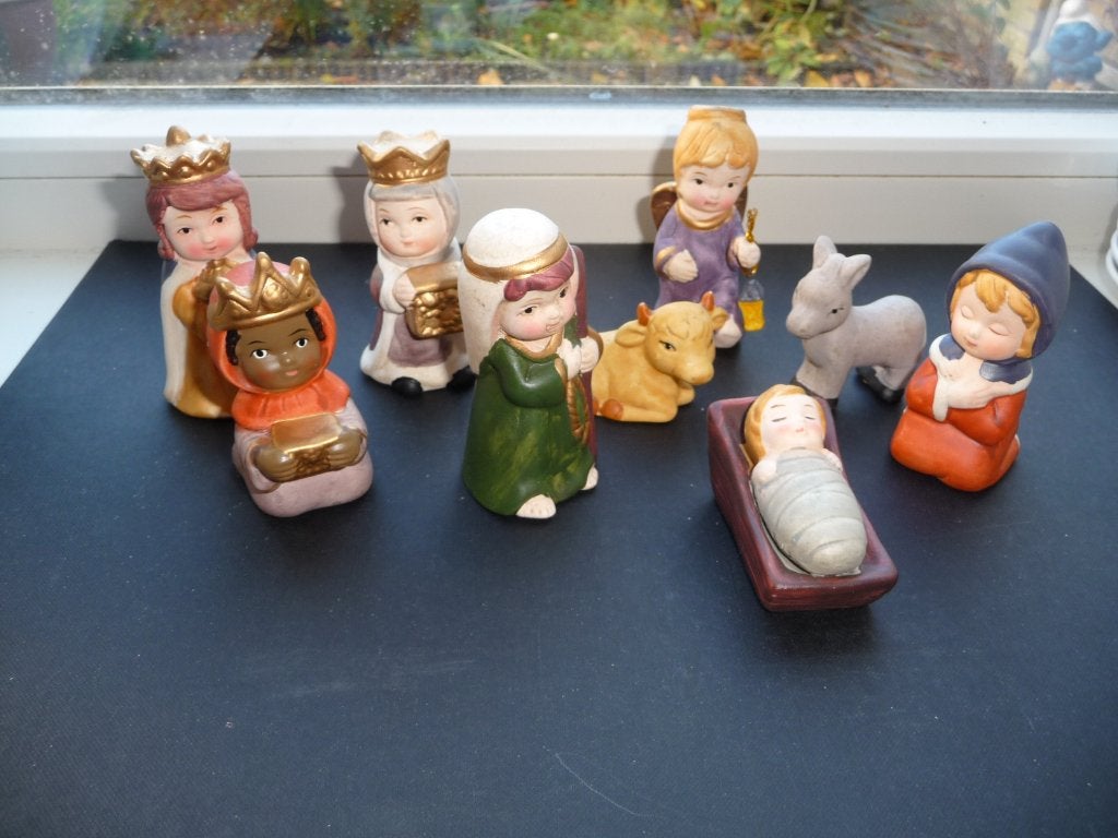 KERST GROEP KINDEREN AARDEWERK AM63, en ADVENTS KALENDER, Verzenden, Zo goed als nieuw