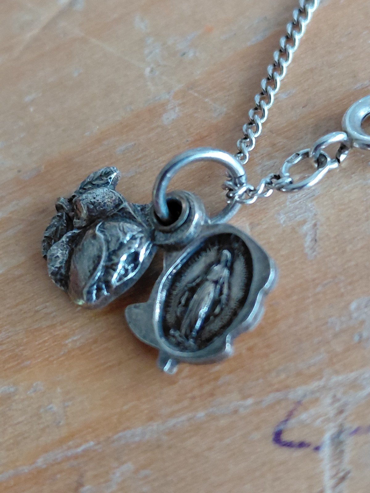 MOOIE 50 CM LANGE ZEER OUDE ZILVEREN KETTING MET 2 MEDAILLON, Ophalen of Verzenden