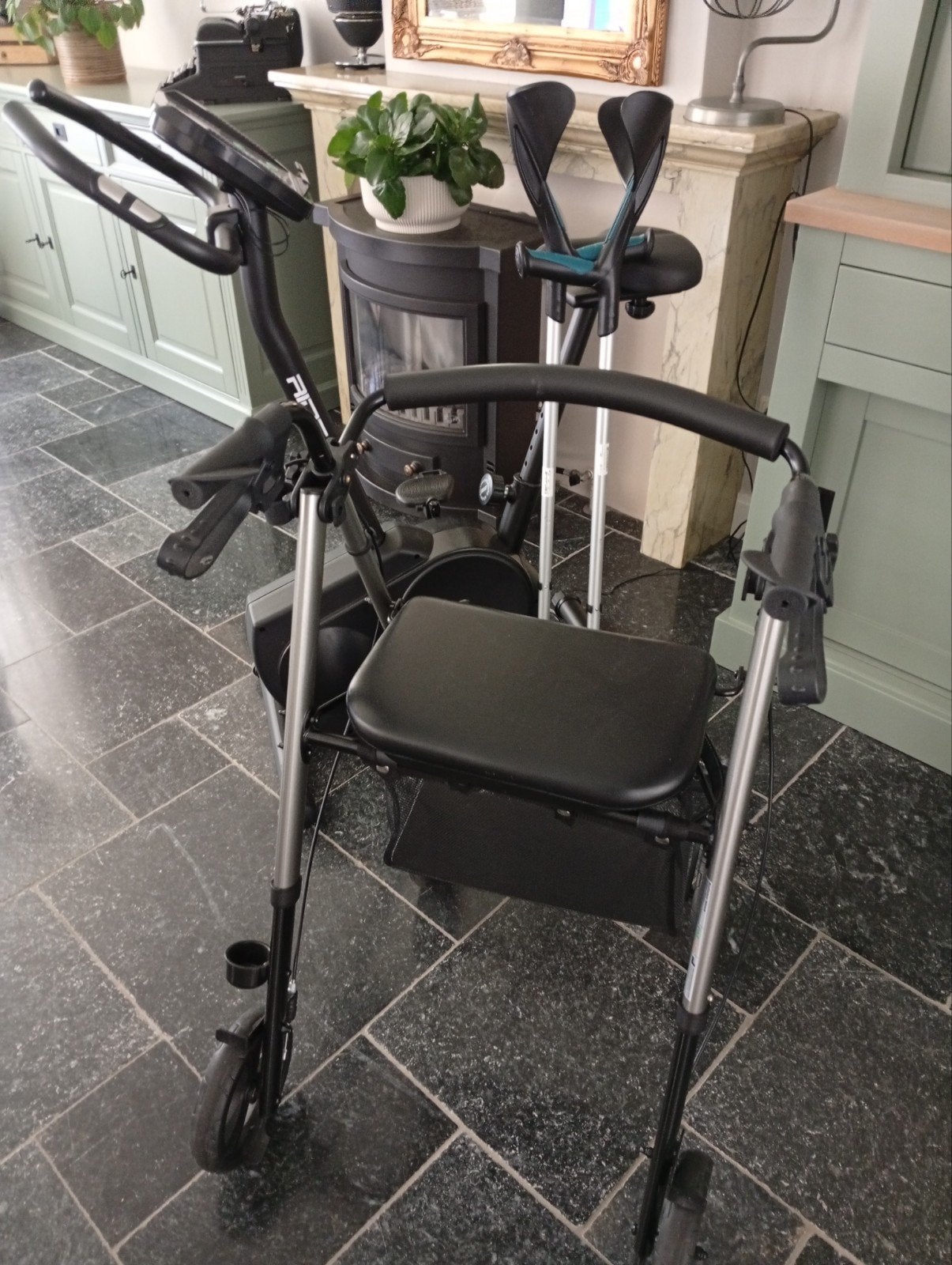 Rollator lichtgewicht (6.9kg) en opvouwbaar, Ophalen, Opvouwbaar, Zo goed als nieuw