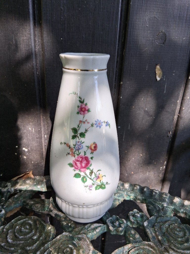 Porseleinen Vaasje met bloemtak met oa roze roos, Antiek en Kunst, Antiek | Servies los, Ophalen of Verzenden