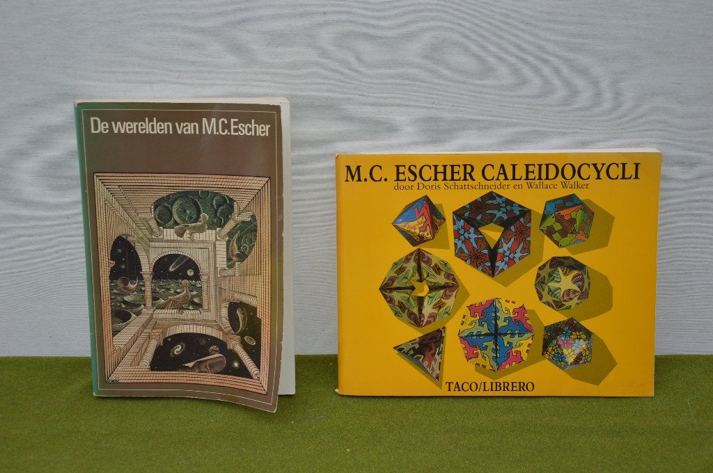 2 Vintage Escher boeken M.C. Escher Caleidocycli + de wereld, Boeken, Kunst en Cultuur | Beeldend, Gelezen, Ophalen of Verzenden