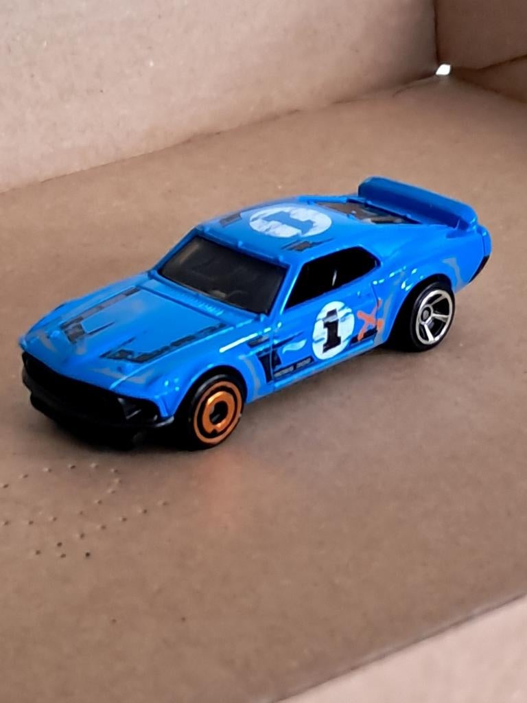 Hot Wheels Mystery Models '69 Ford Mustang Boss 302 nieuw, Hobby en Vrije tijd, Modelauto's | Overige schalen, Ophalen of Verzenden